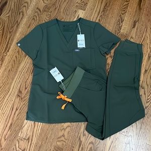 BNWT FIGS scrubs XS Catarina top and joggers bottoms